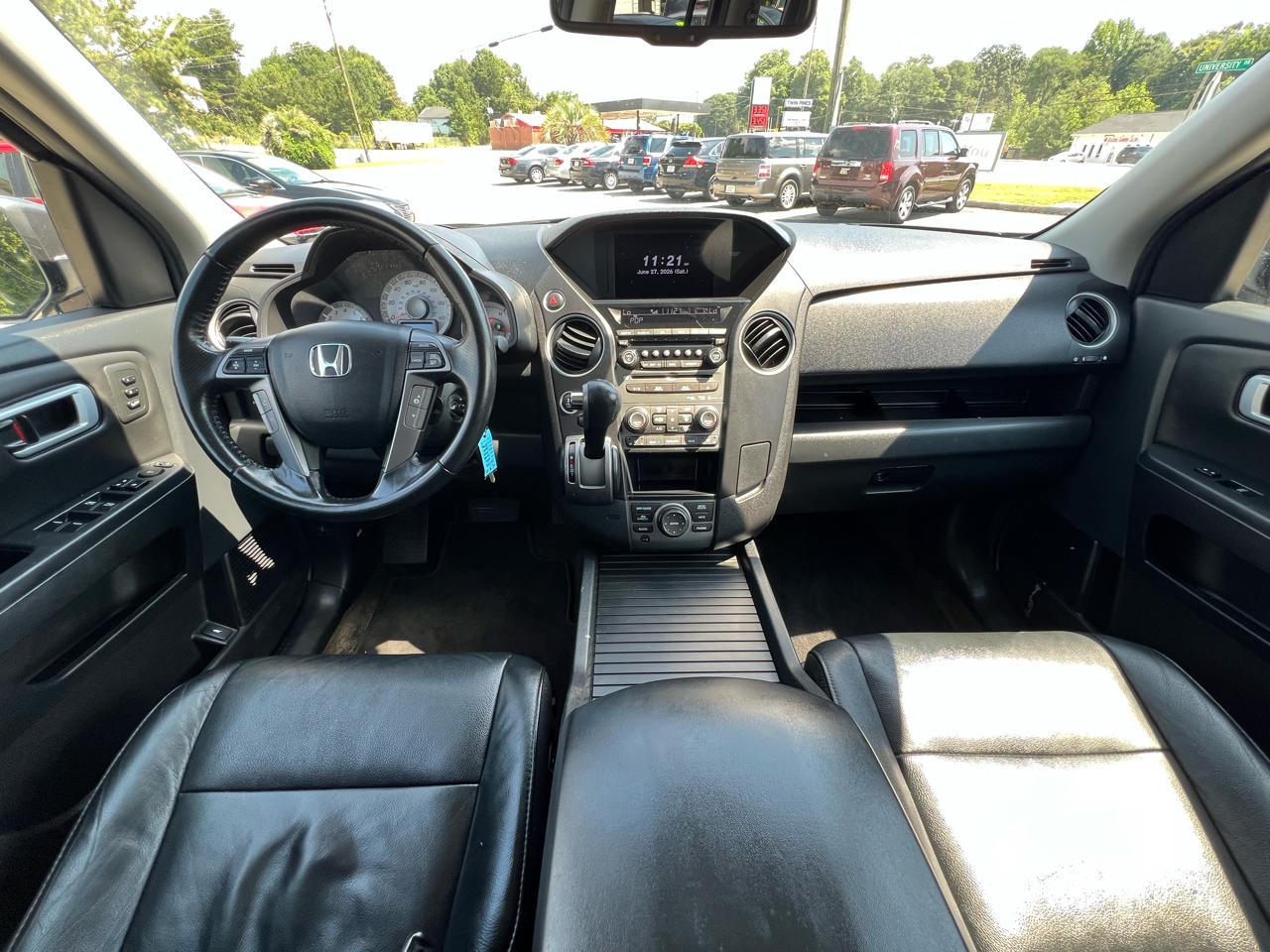 Honda Pilot Touring 4WD 5-Spd AT with DVD 2013