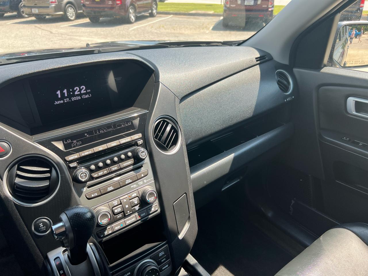Honda Pilot Touring 4WD 5-Spd AT with DVD 2013