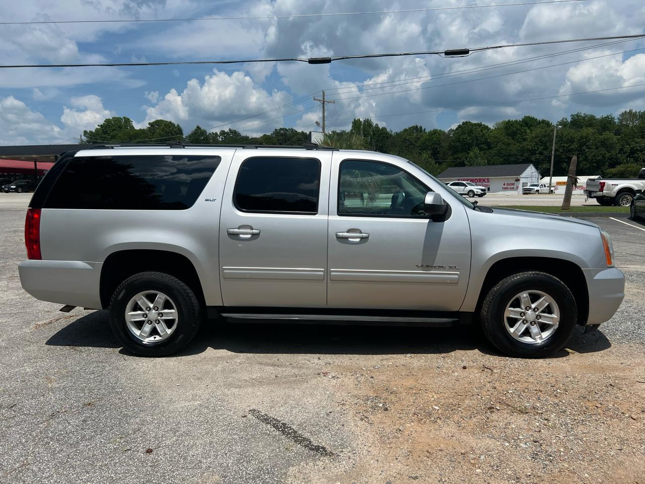 GMC Yukon XL SLT 1/2 Ton 4WD 2014