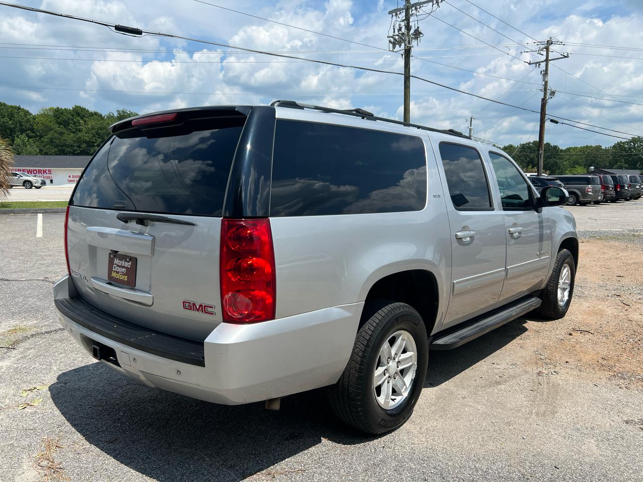 GMC Yukon XL SLT 1/2 Ton 4WD 2014