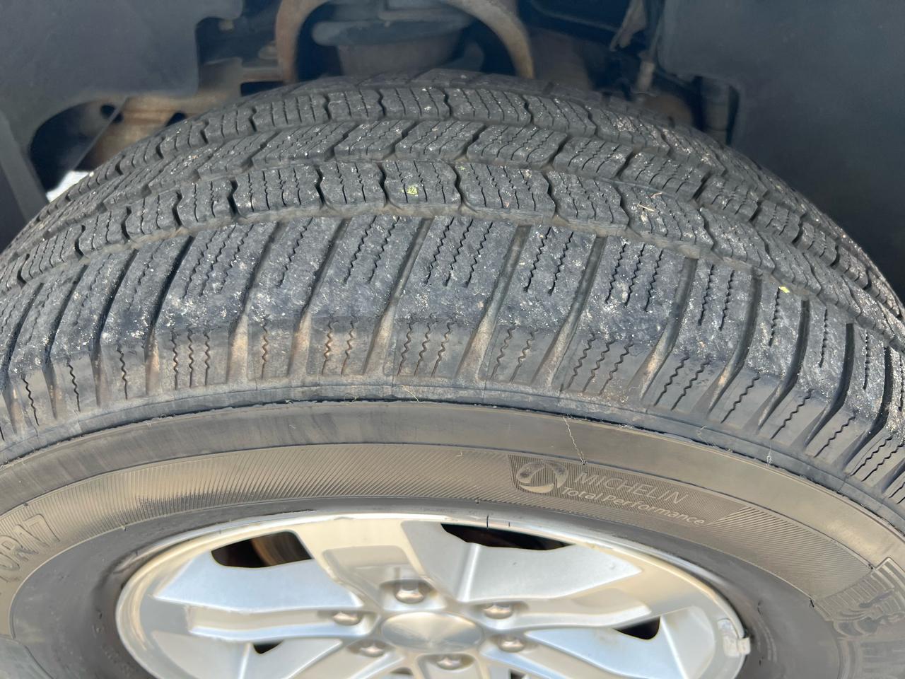 GMC Yukon XL SLT 1/2 Ton 4WD 2014