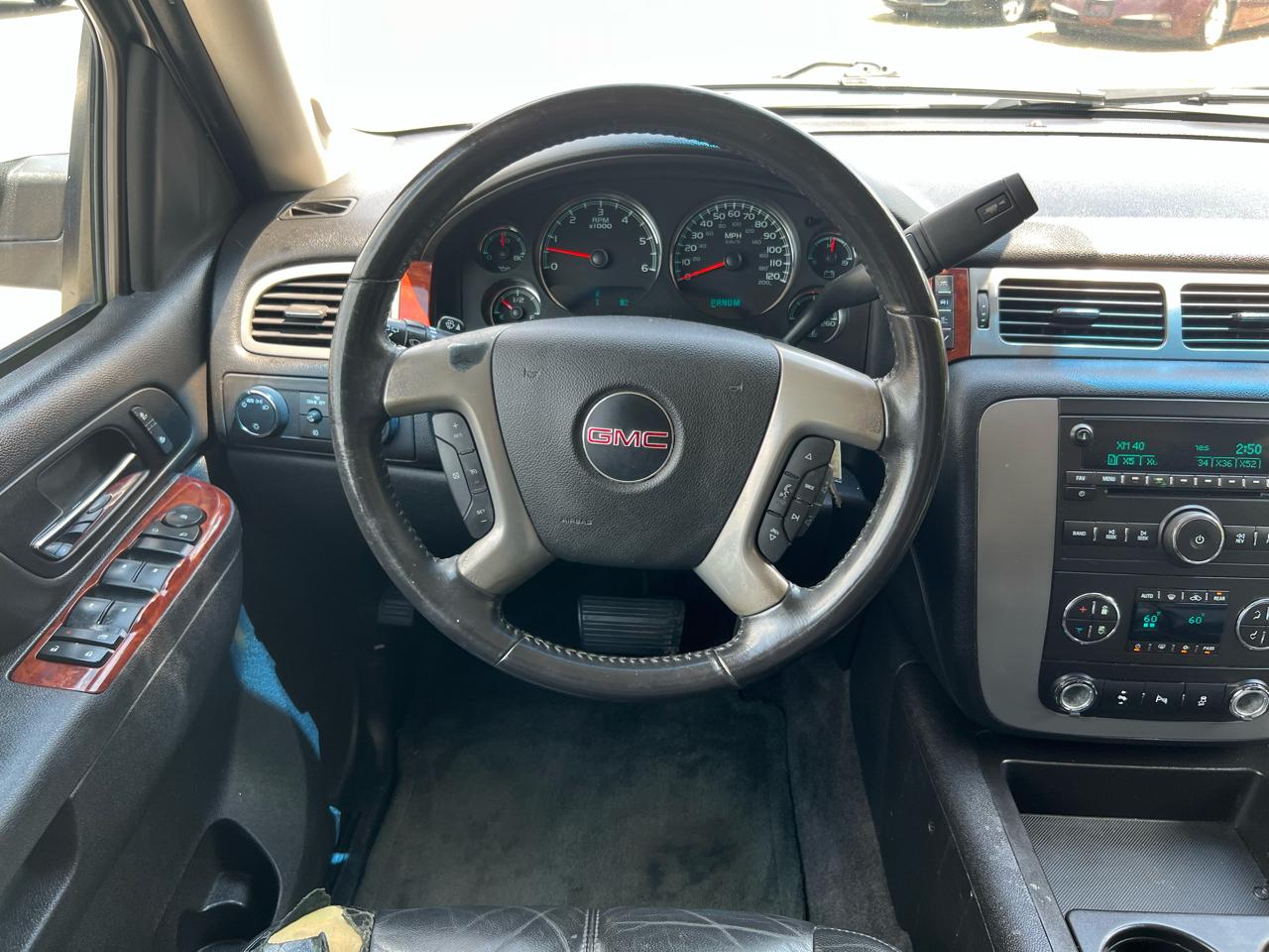 GMC Yukon XL SLT 1/2 Ton 4WD 2014