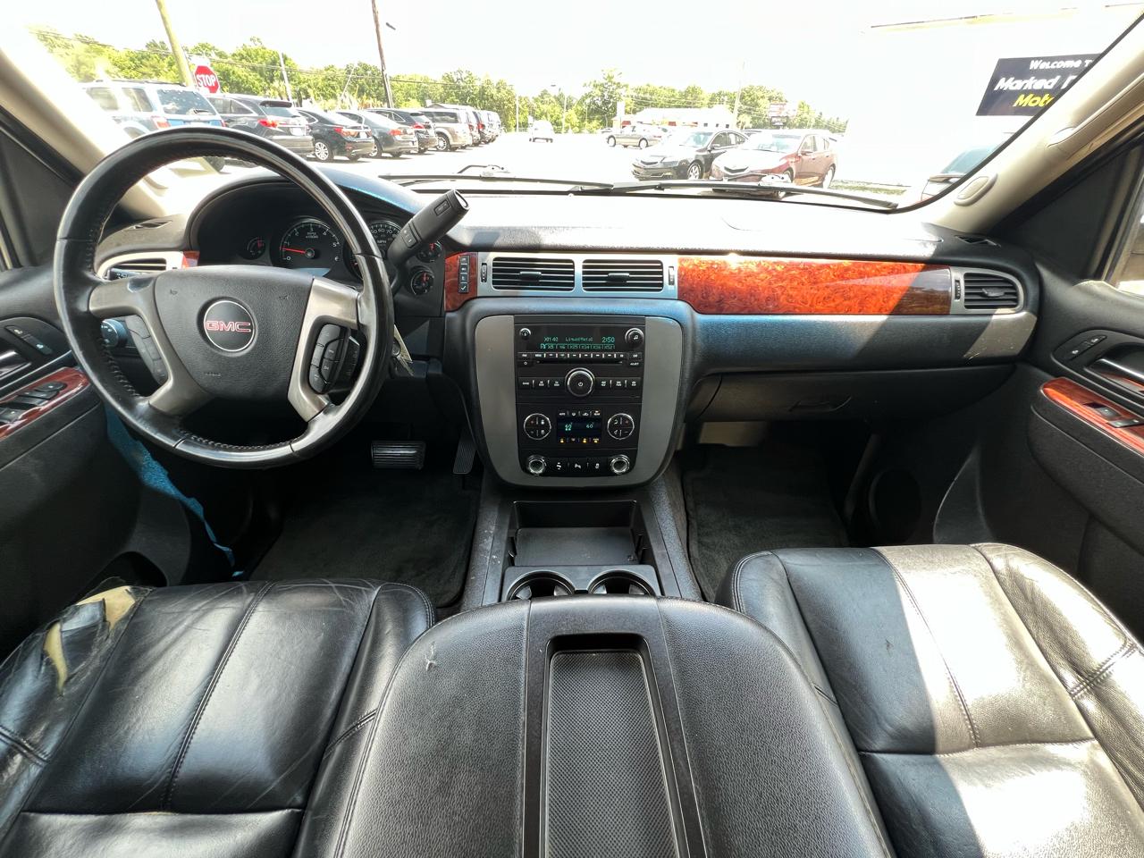 GMC Yukon XL SLT 1/2 Ton 4WD 2014