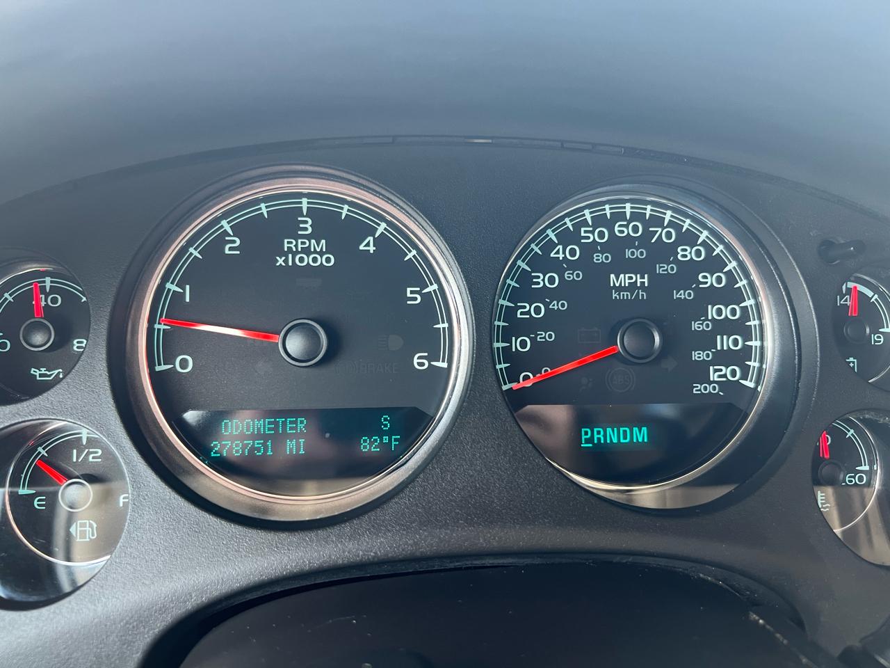 GMC Yukon XL SLT 1/2 Ton 4WD 2014