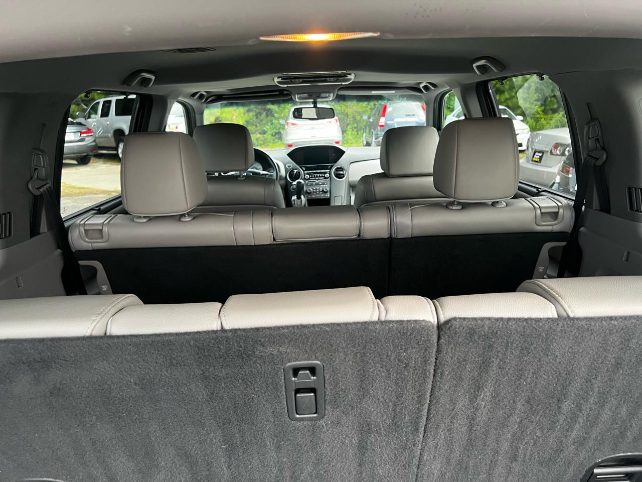 Honda Pilot Touring 4WD 5-Spd AT with DVD 2015
