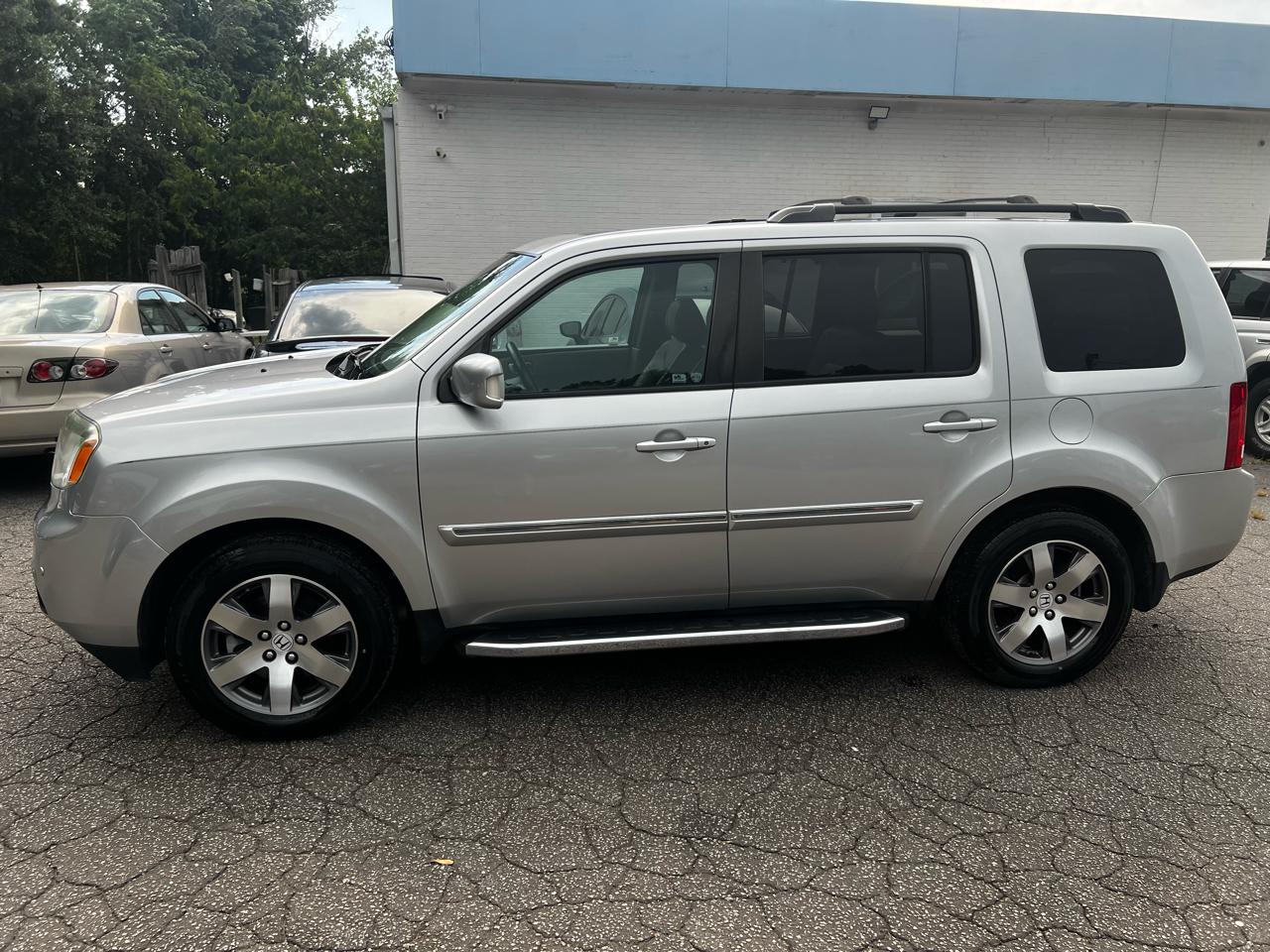 Honda Pilot Touring 4WD 5-Spd AT with DVD 2015