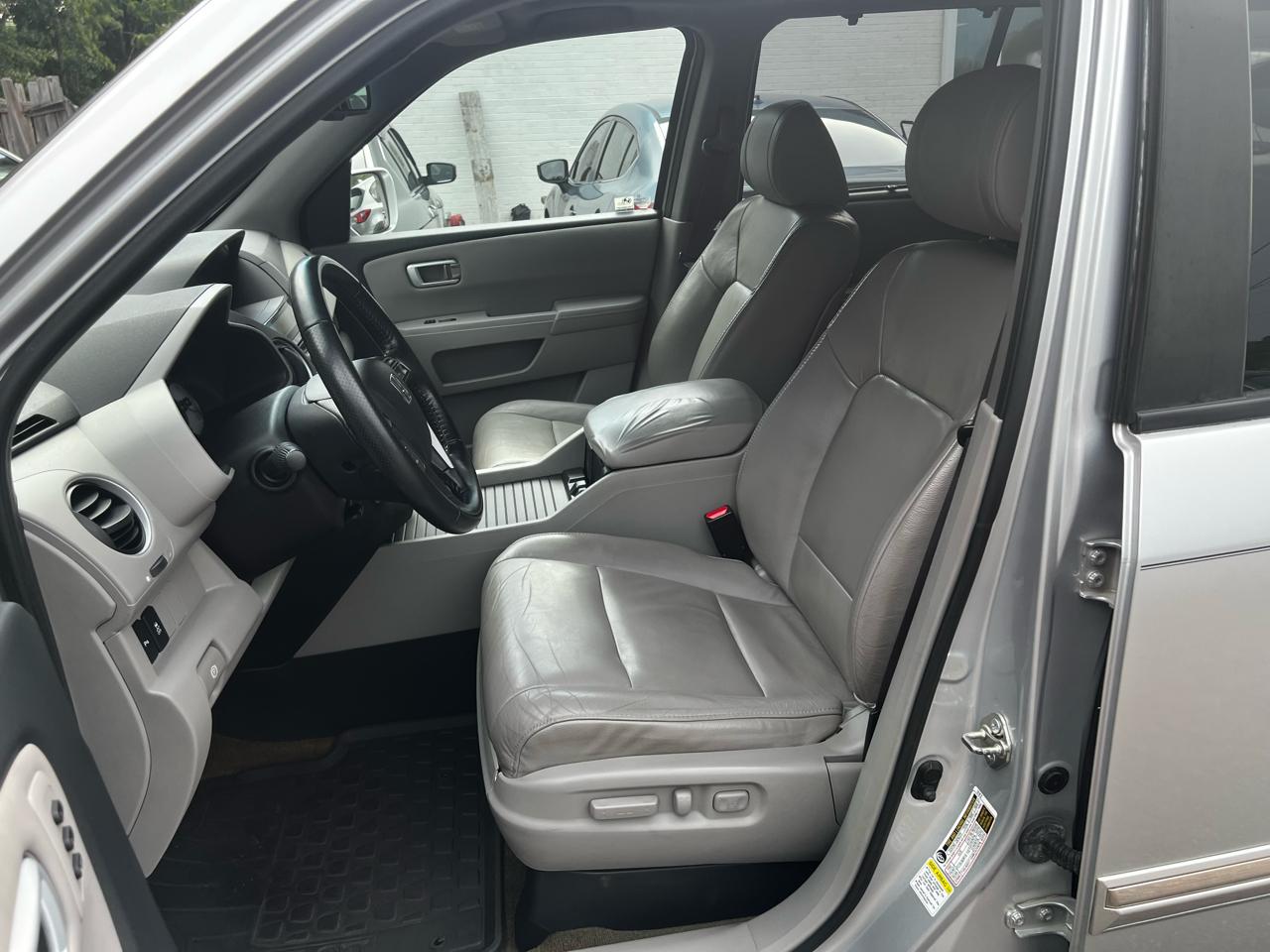 Honda Pilot Touring 4WD 5-Spd AT with DVD 2015