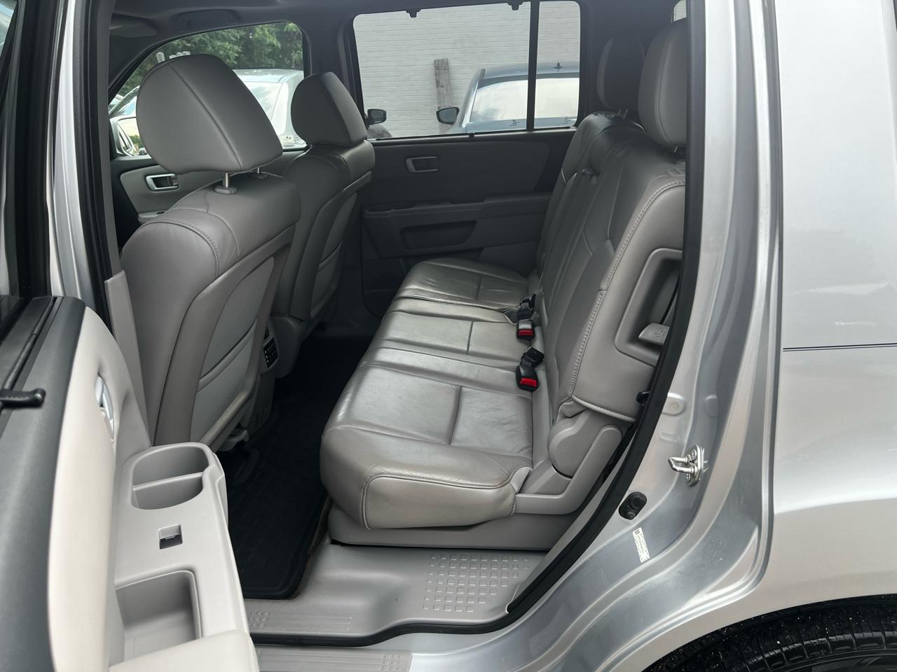 Honda Pilot Touring 4WD 5-Spd AT with DVD 2015