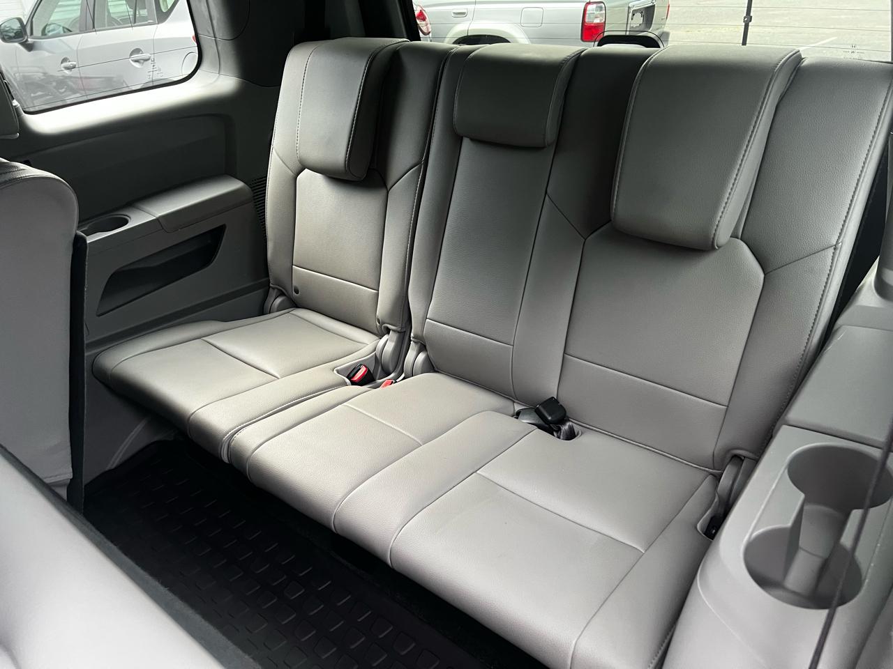 Honda Pilot Touring 4WD 5-Spd AT with DVD 2015