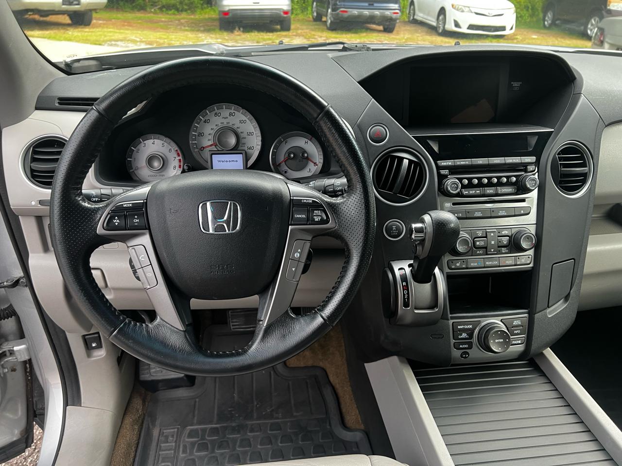 Honda Pilot Touring 4WD 5-Spd AT with DVD 2015