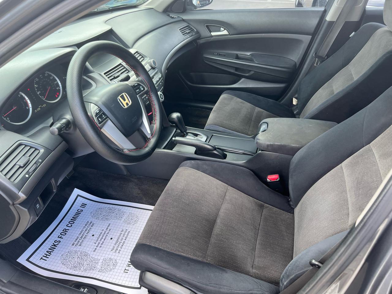 Honda Accord LX sedan AT 2010