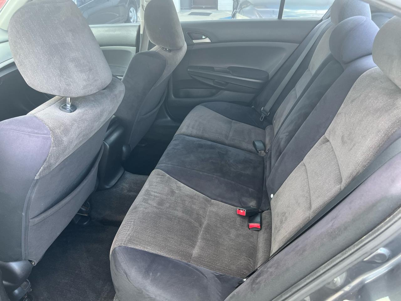 Honda Accord LX sedan AT 2010
