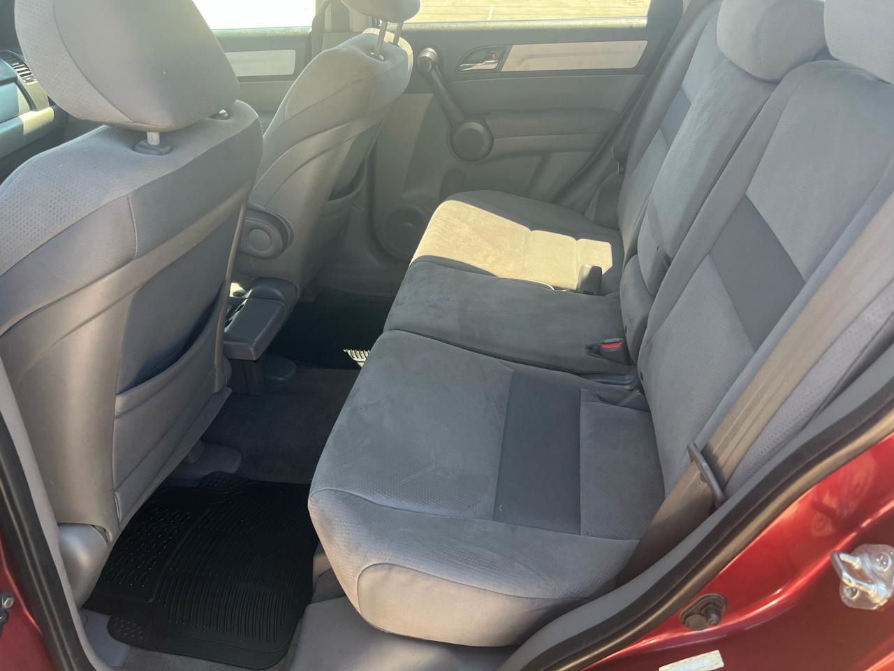 Honda CR-V SE 2WD 5-Speed AT 2011