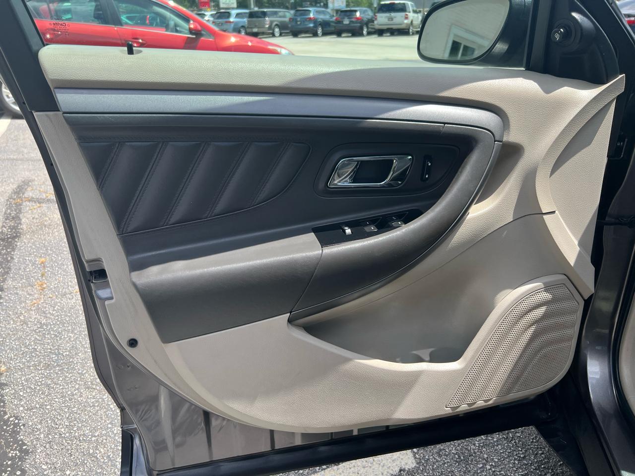 Ford Taurus SE FWD 2011