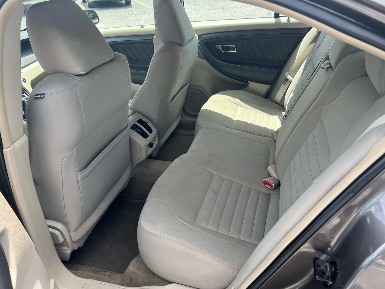 Ford Taurus SE FWD 2011