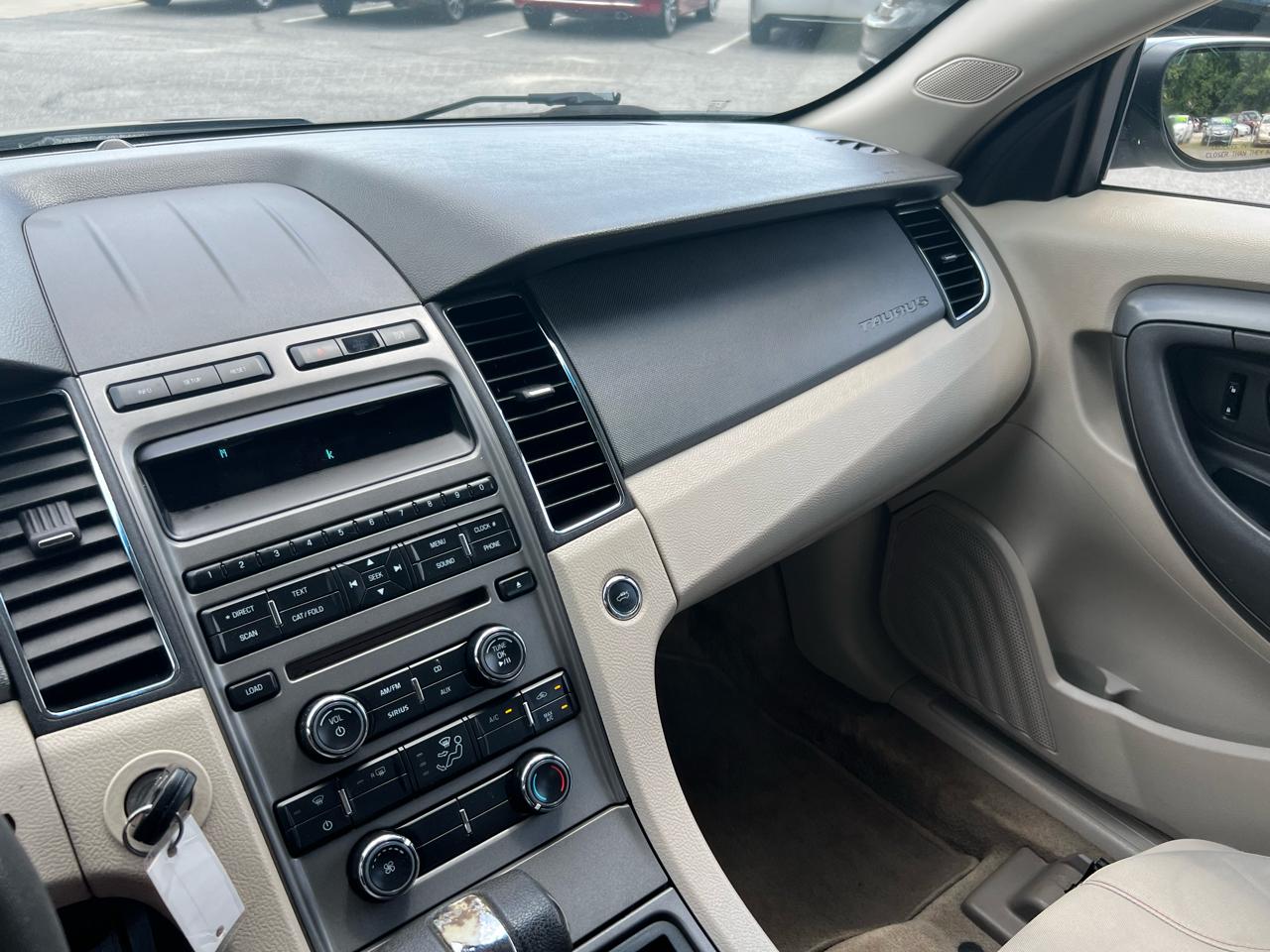 Ford Taurus SE FWD 2011