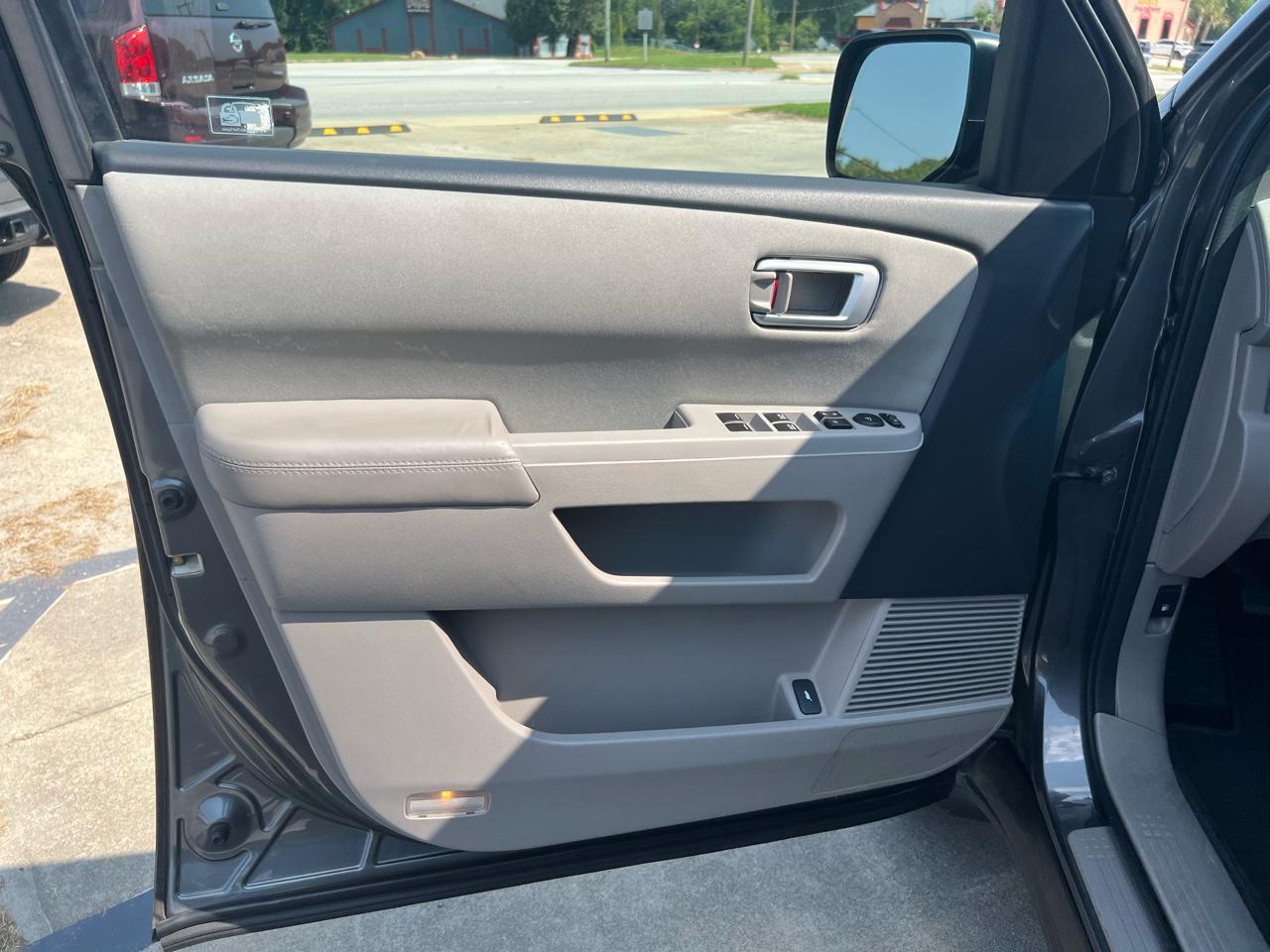 Honda Pilot LX 2WD 5-Spd AT 2011