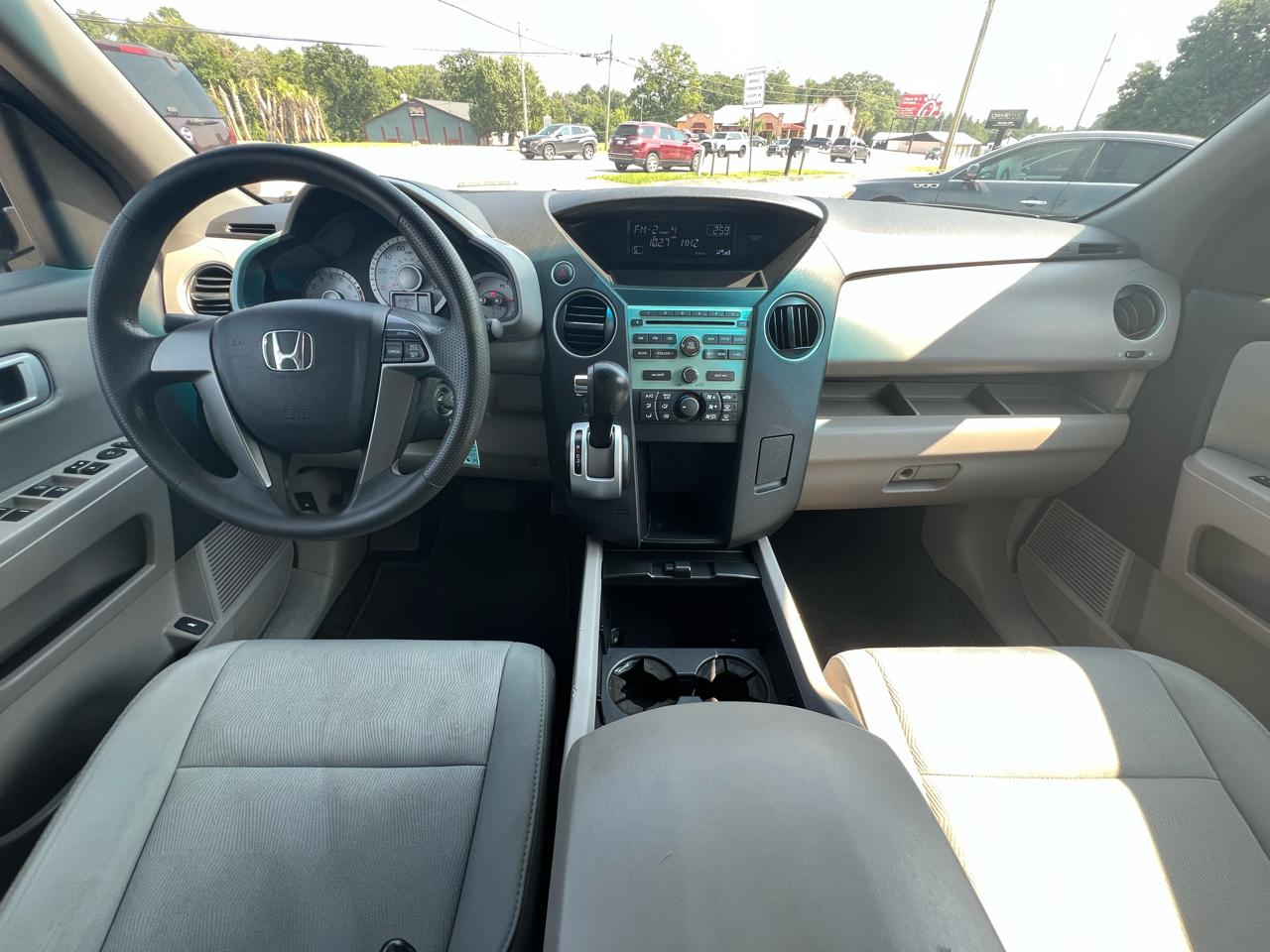 Honda Pilot LX 2WD 5-Spd AT 2011