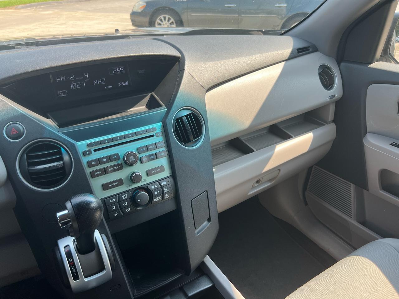Honda Pilot LX 2WD 5-Spd AT 2011