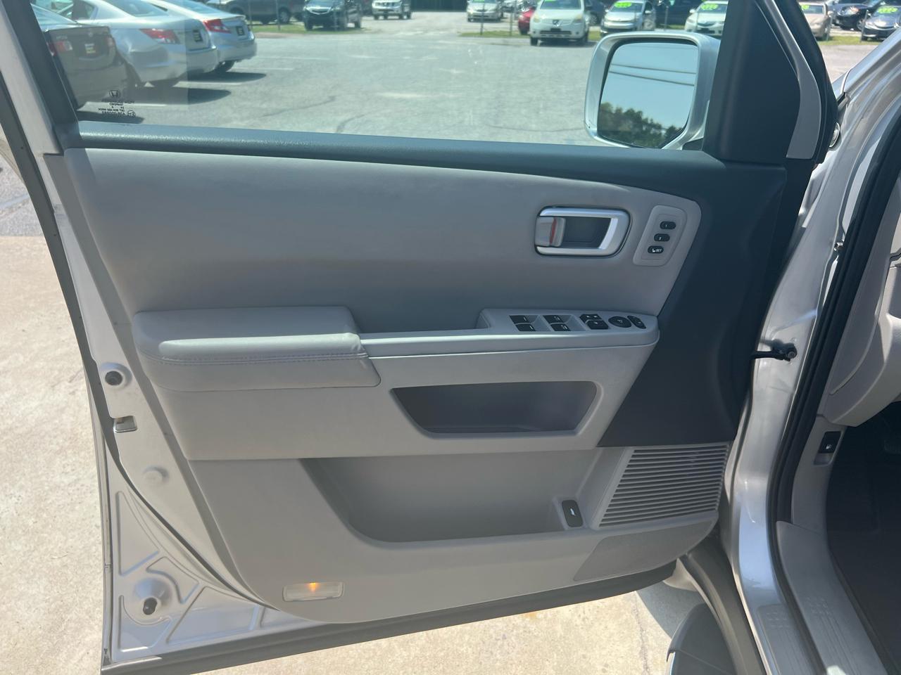 Honda Pilot Touring 4WD 5-Spd AT with DVD 2014