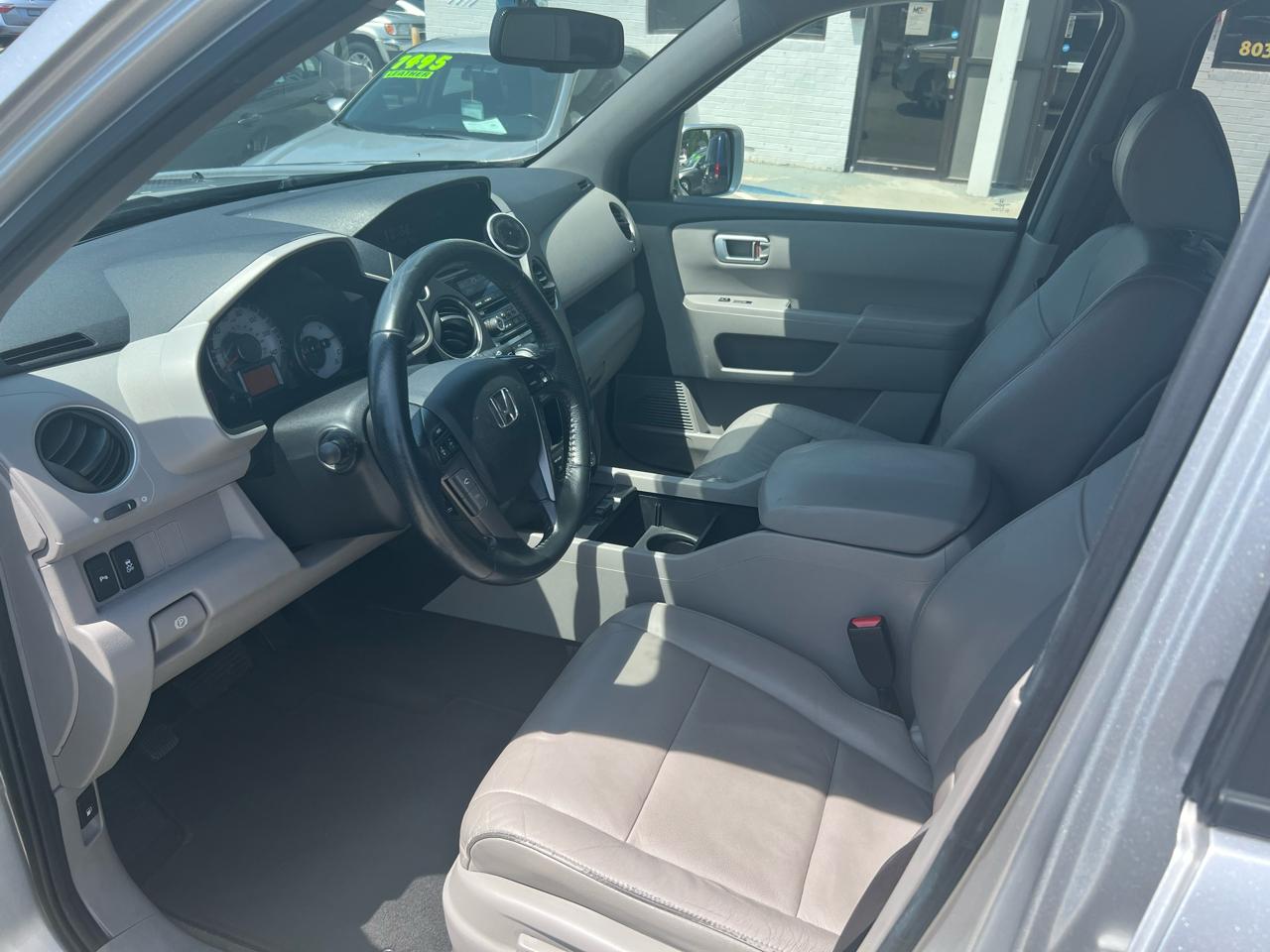 Honda Pilot Touring 4WD 5-Spd AT with DVD 2014