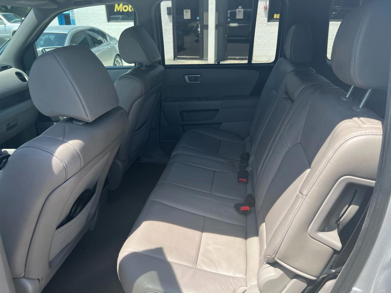 Honda Pilot Touring 4WD 5-Spd AT with DVD 2014
