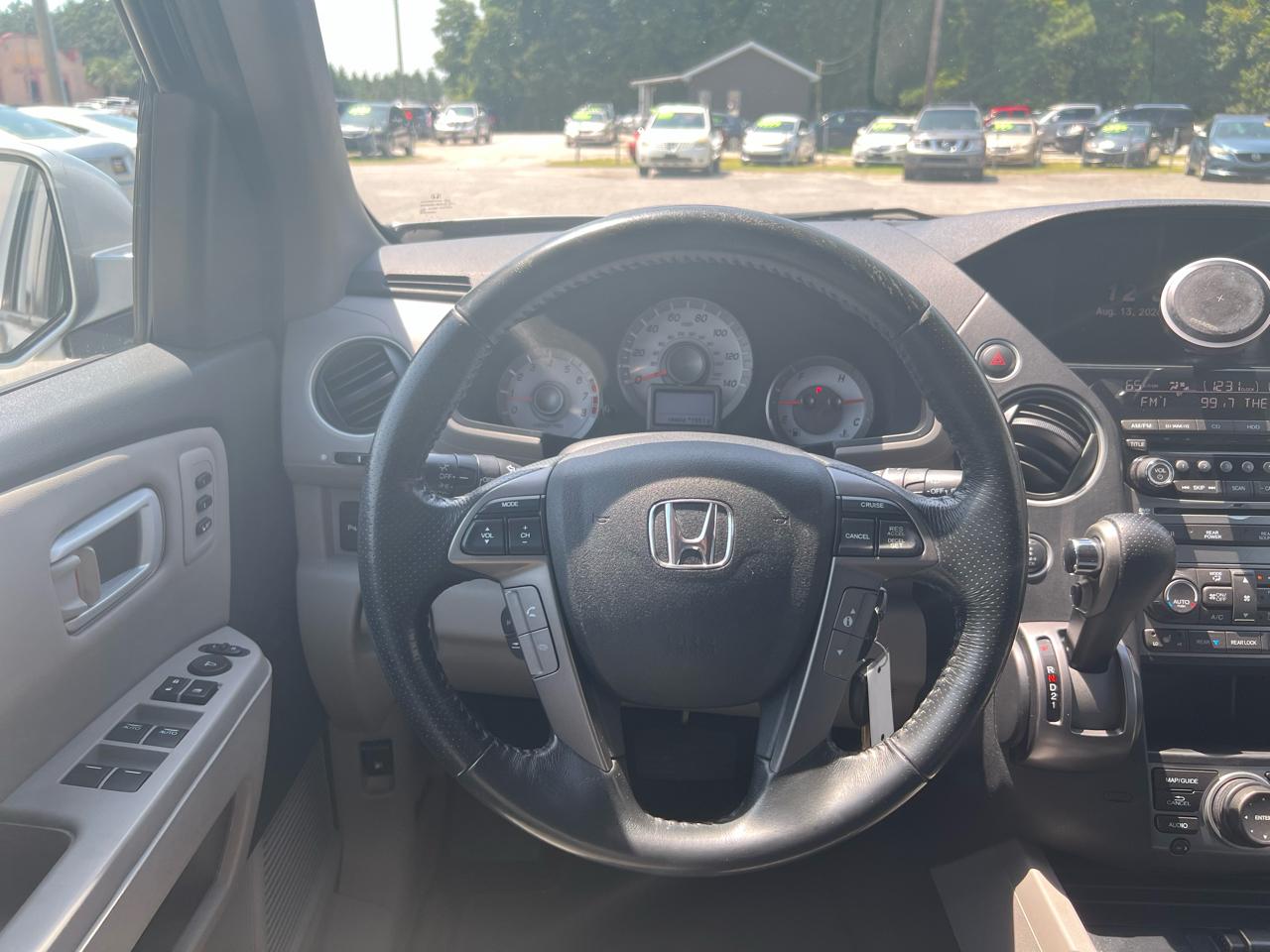 Honda Pilot Touring 4WD 5-Spd AT with DVD 2014