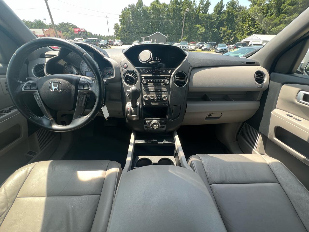 Honda Pilot Touring 4WD 5-Spd AT with DVD 2014