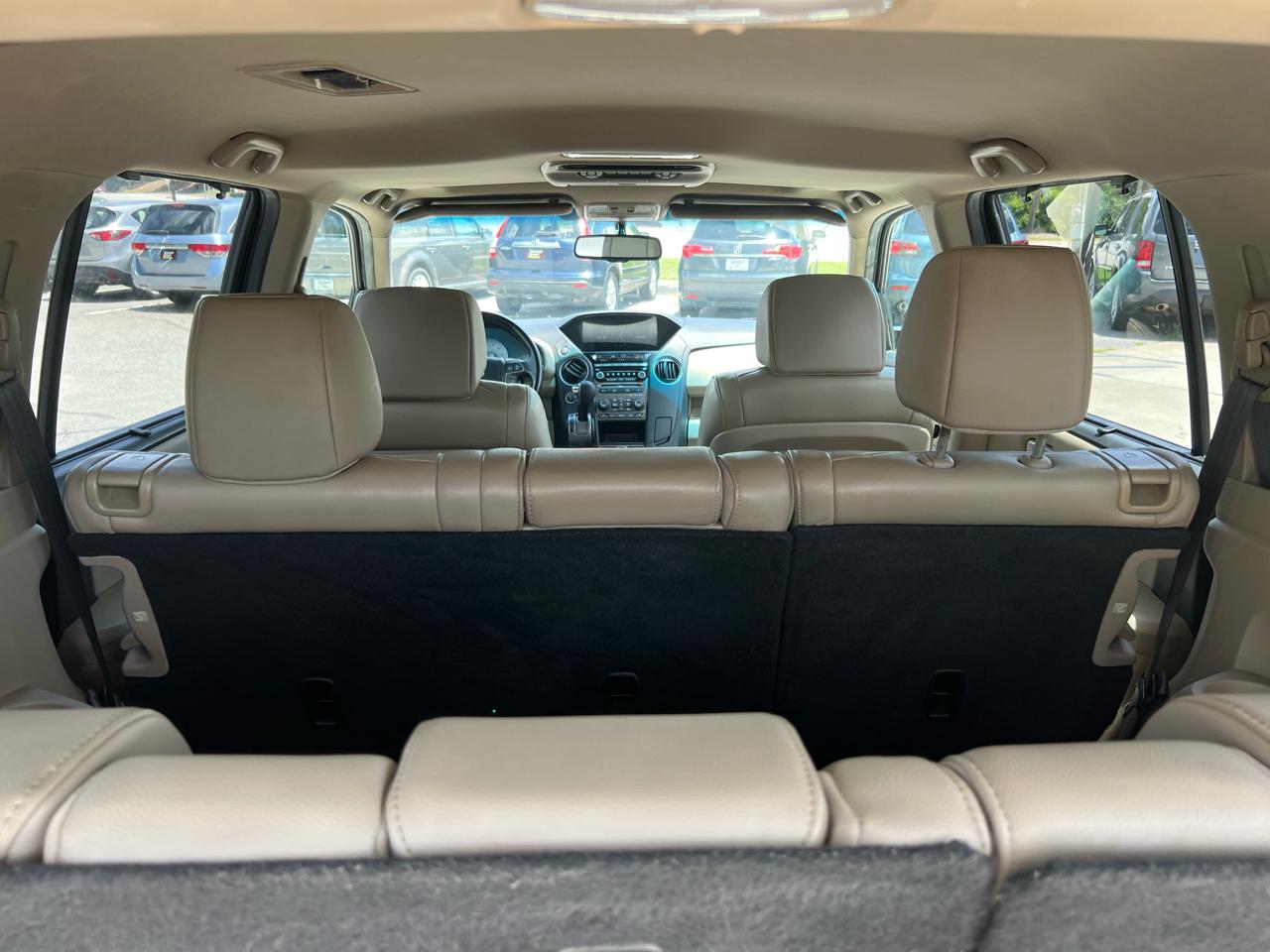 Honda Pilot Touring 4WD 5-Spd AT with DVD 2013
