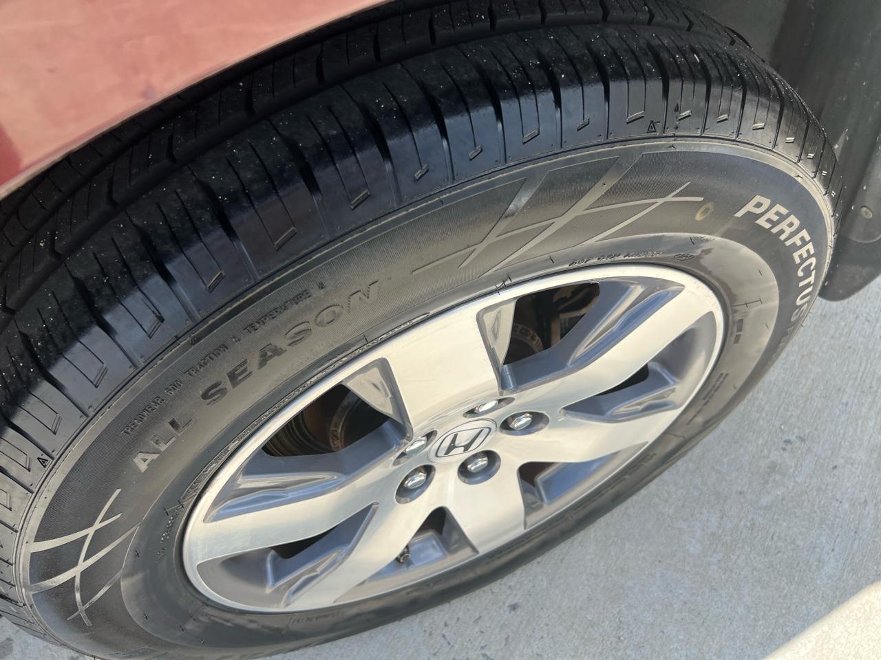 Honda Pilot Touring 4WD 5-Spd AT with DVD 2013