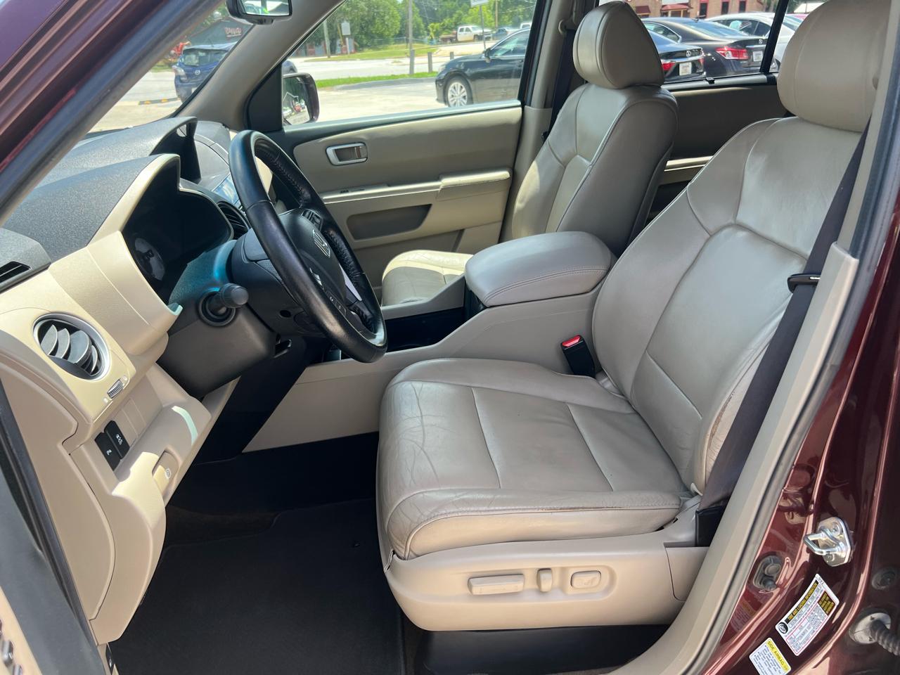 Honda Pilot Touring 4WD 5-Spd AT with DVD 2013