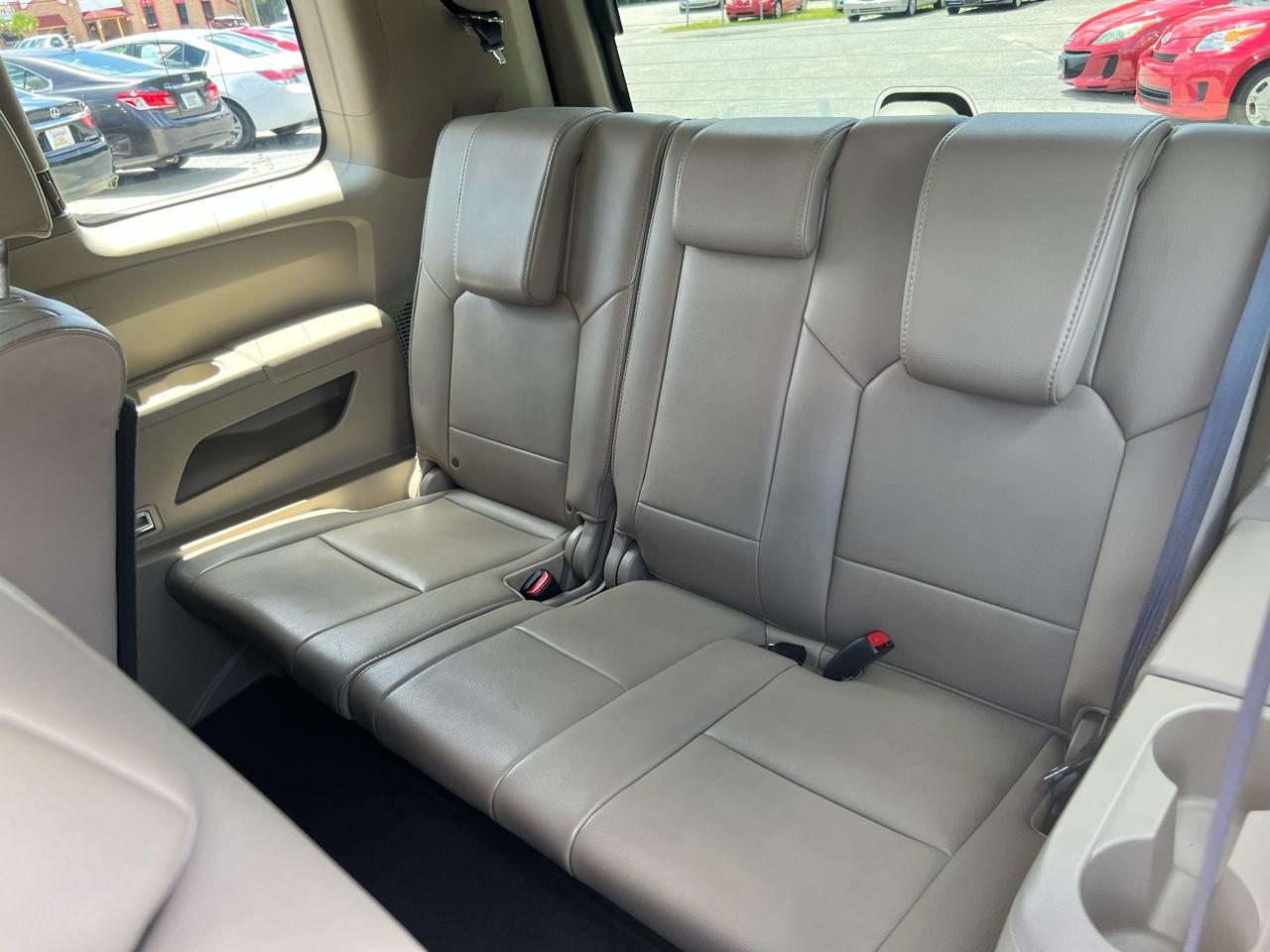 Honda Pilot Touring 4WD 5-Spd AT with DVD 2013