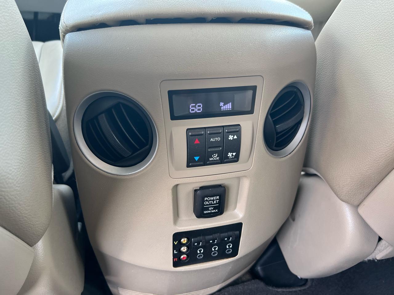 Honda Pilot Touring 4WD 5-Spd AT with DVD 2013