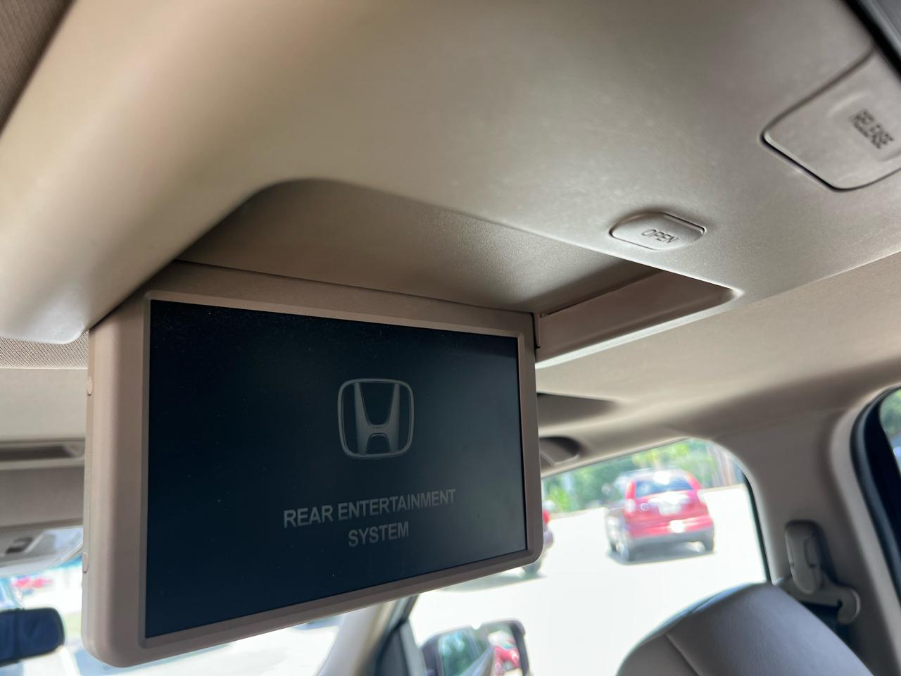 Honda Pilot Touring 4WD 5-Spd AT with DVD 2013