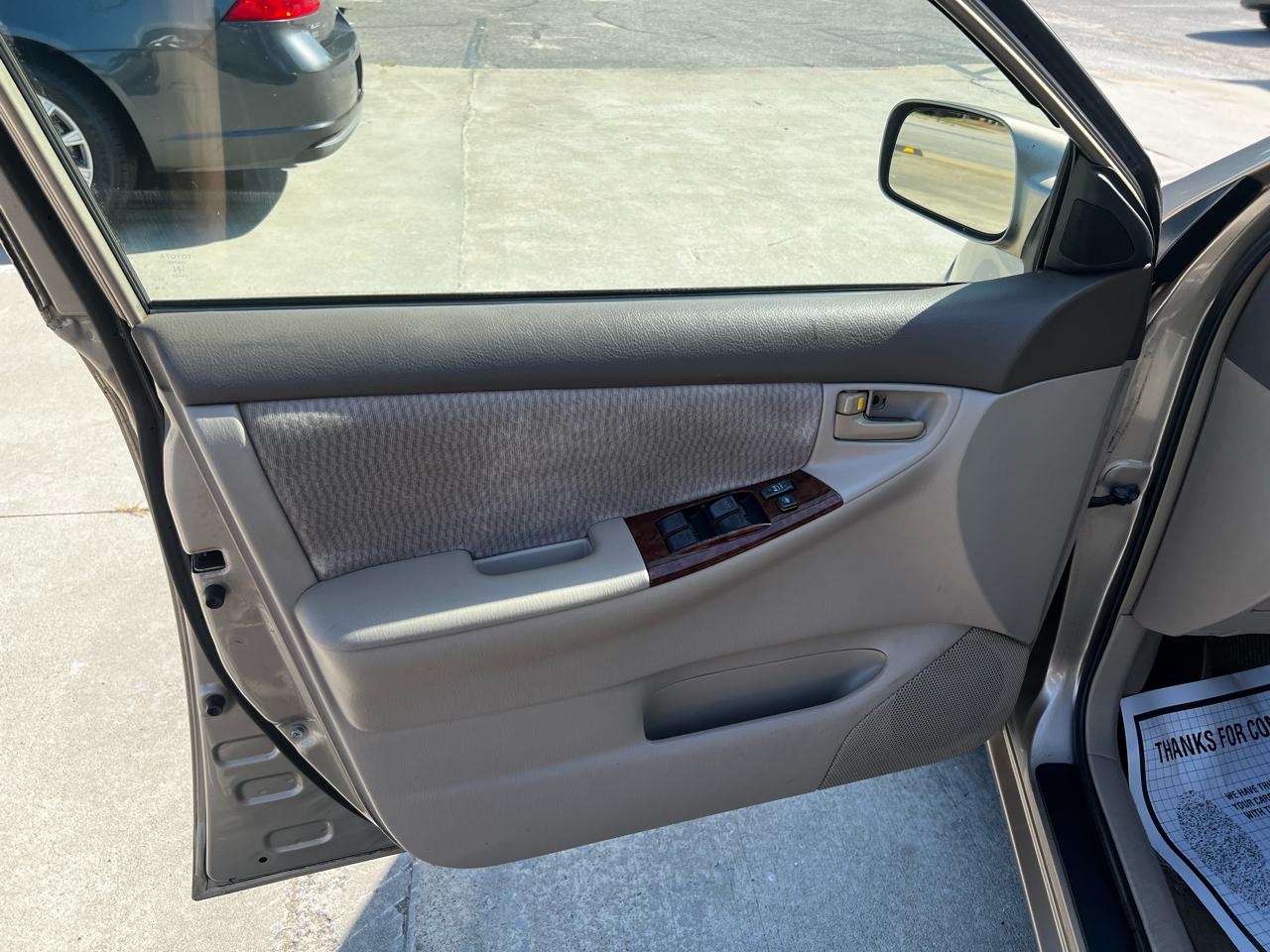 Toyota Corolla LE 2005