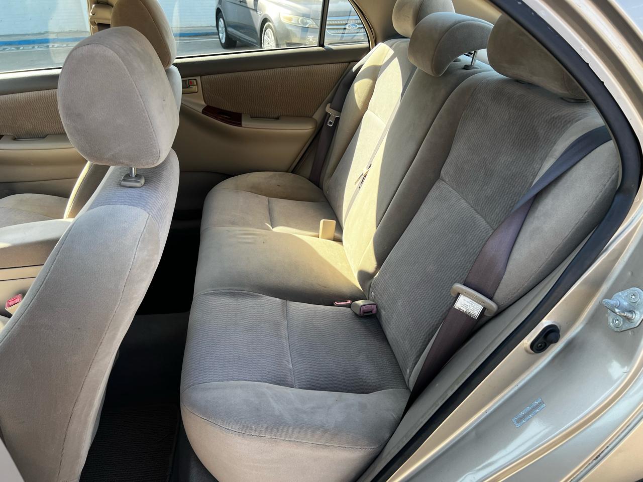 Toyota Corolla LE 2005