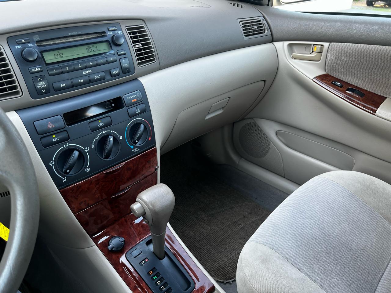 Toyota Corolla LE 2005