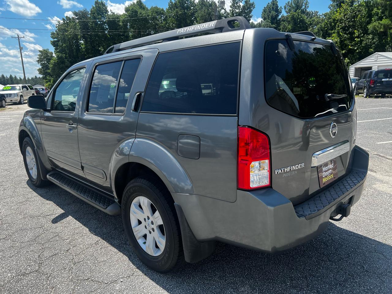 Nissan Pathfinder LE 4WD 2005