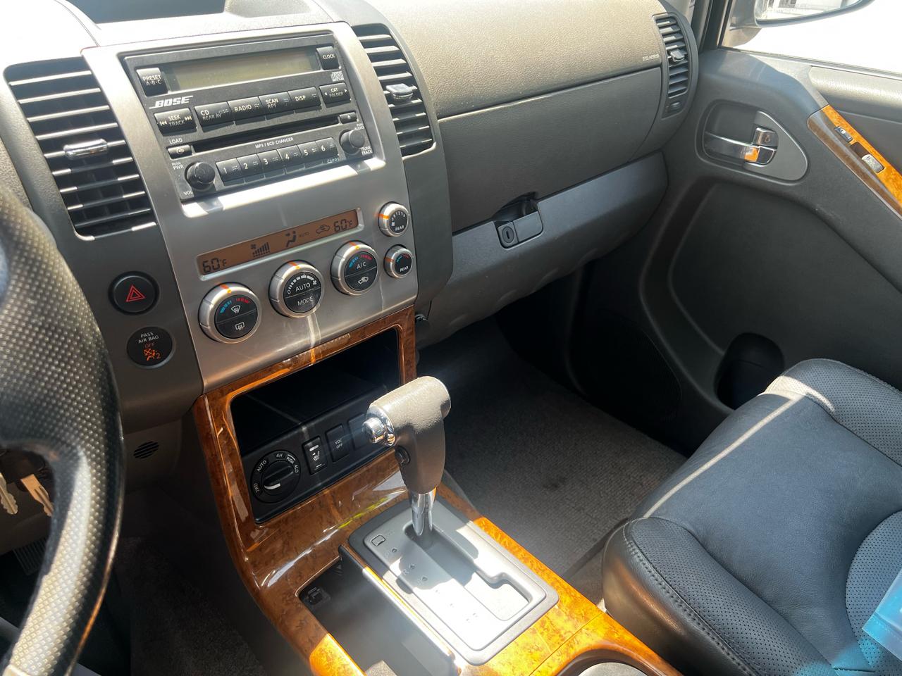 Nissan Pathfinder LE 4WD 2005