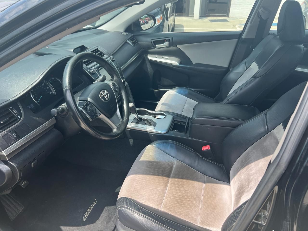 Toyota Camry SE 2012