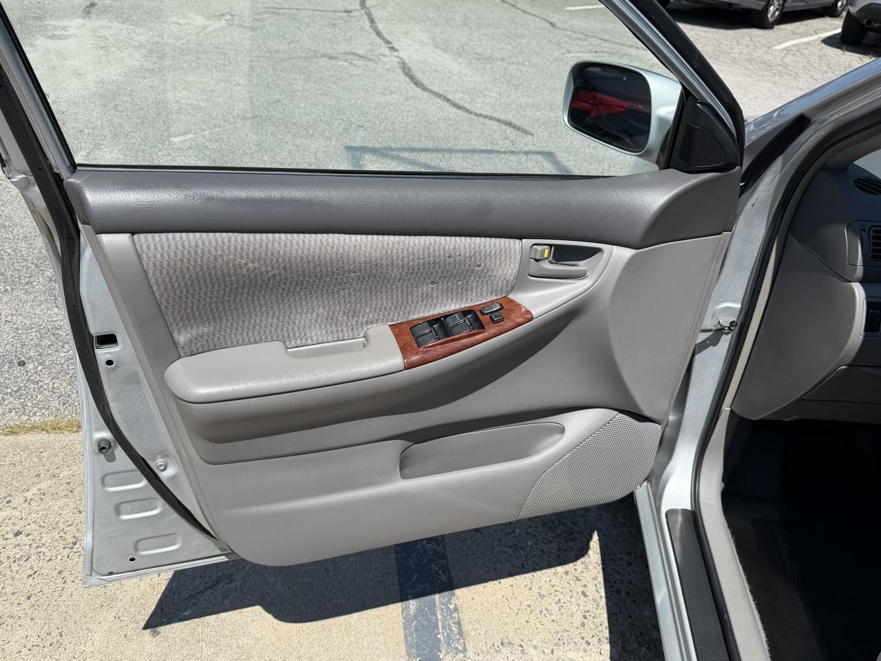 Toyota Corolla LE 2005