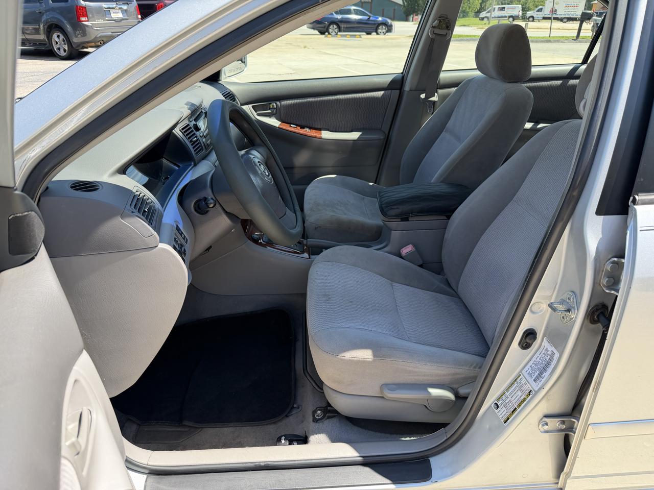 Toyota Corolla LE 2005