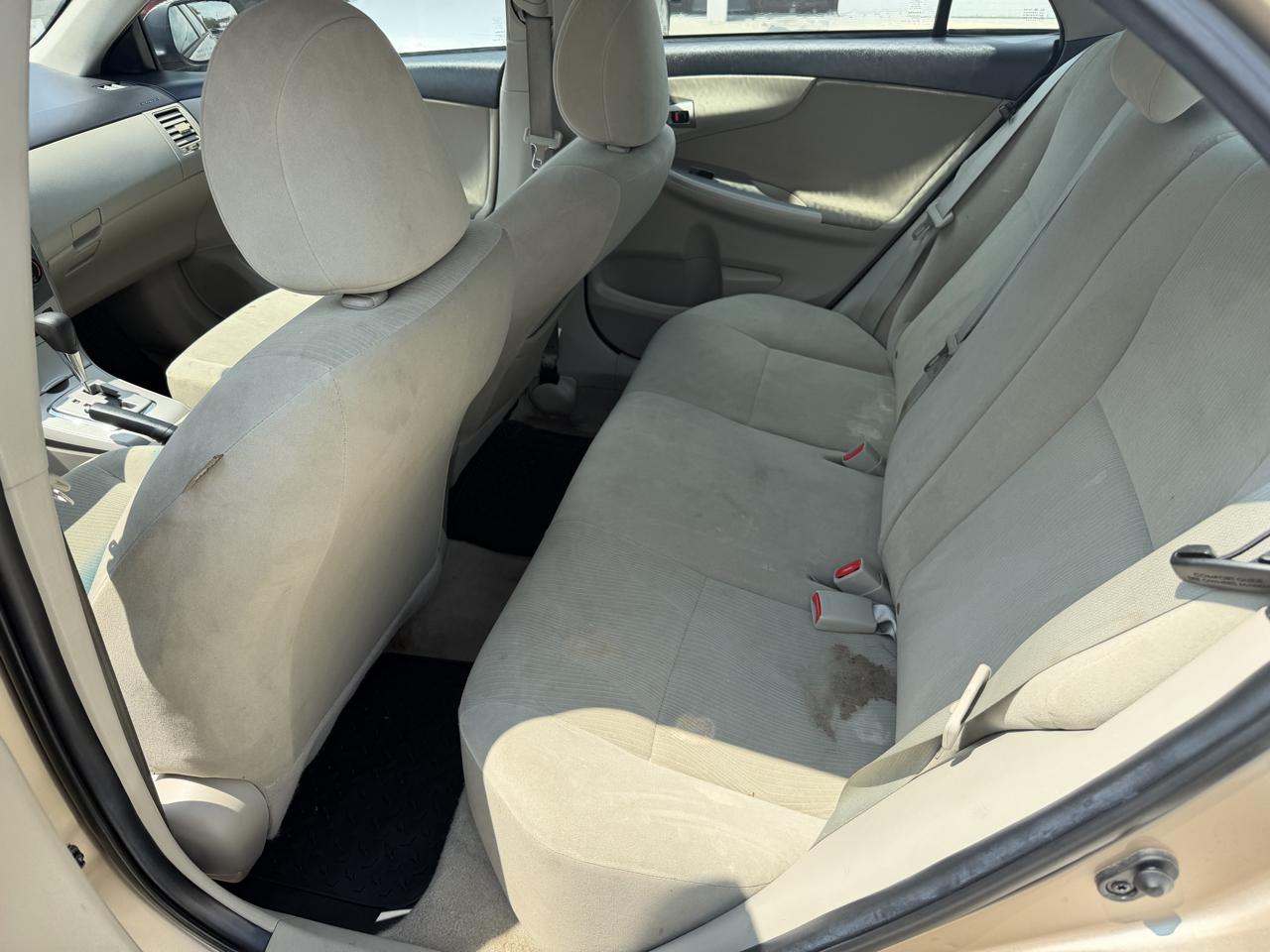 Toyota Corolla LE 4-Speed AT 2012