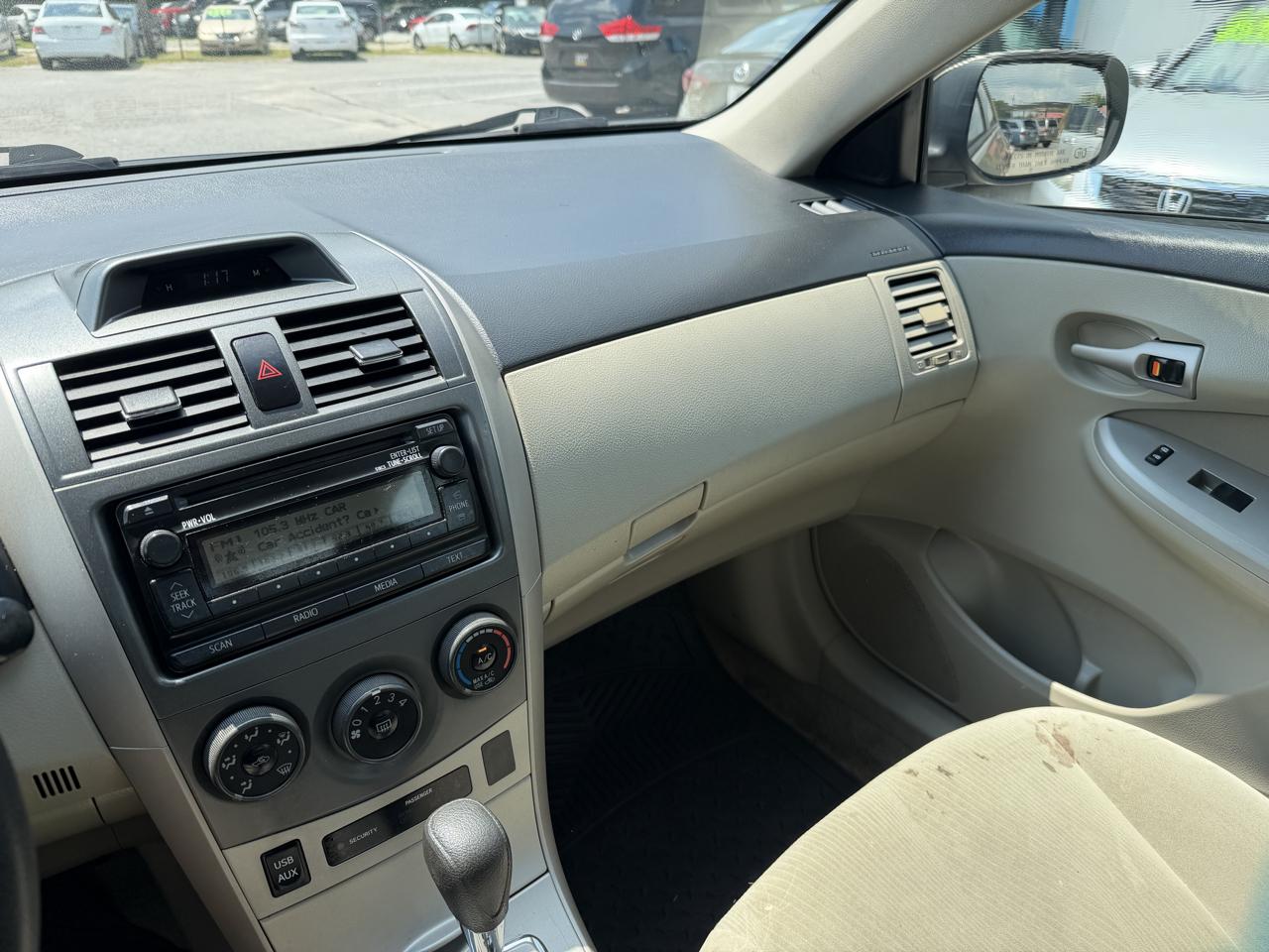 Toyota Corolla LE 4-Speed AT 2012