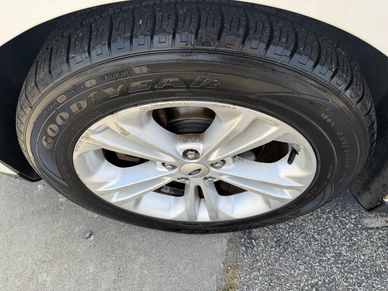 Ford Taurus SEL FWD 2013