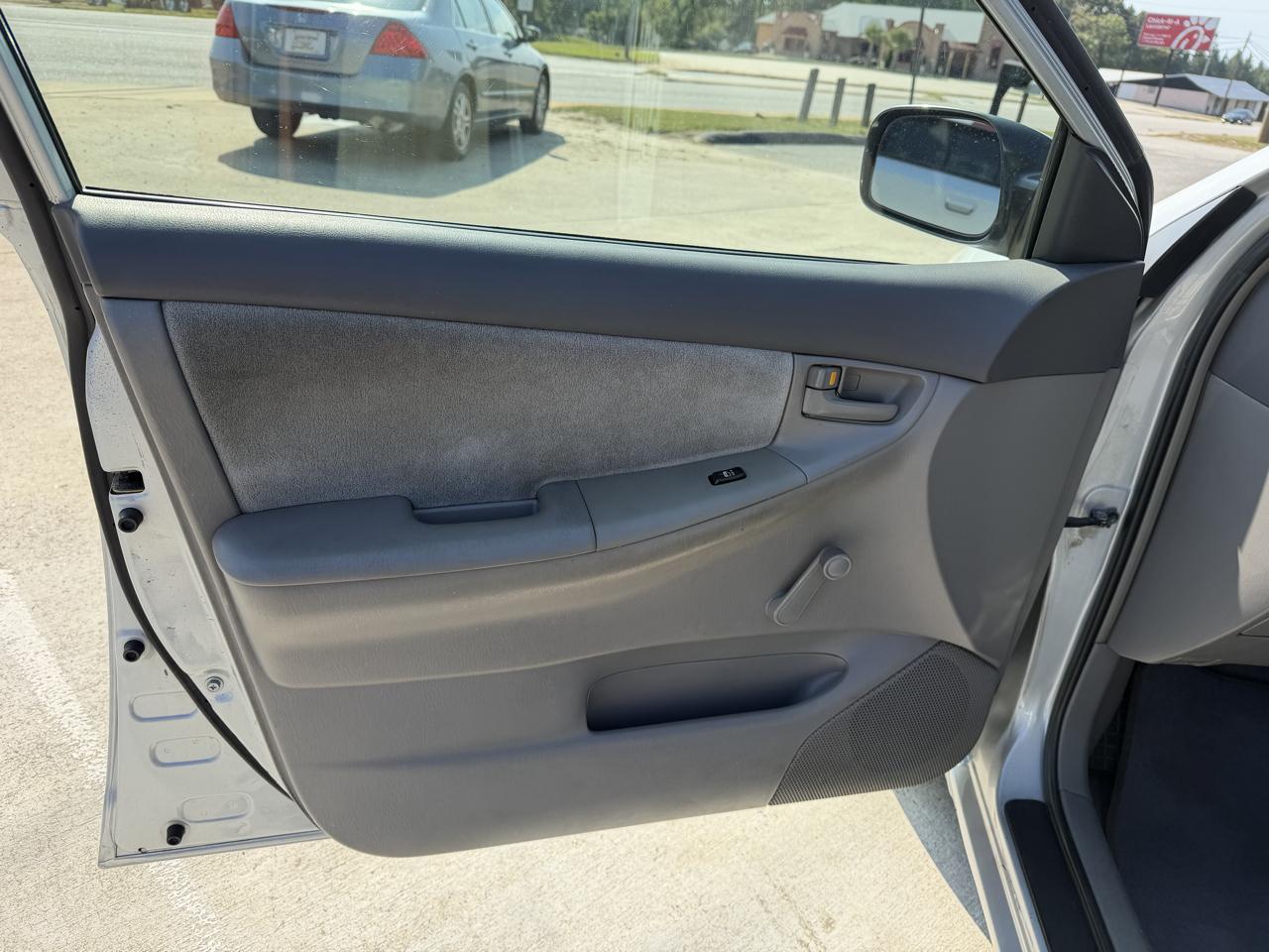 Toyota Corolla CE 2005