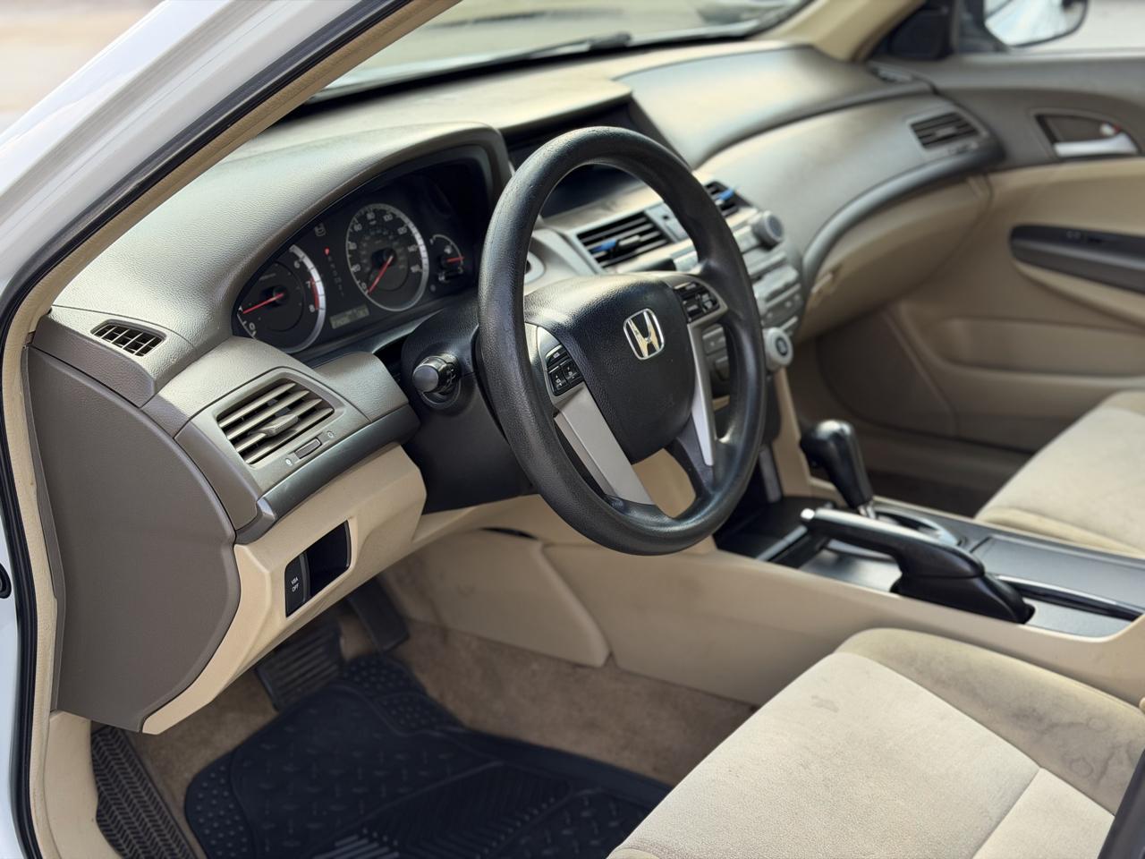 Honda Accord LX sedan AT 2009