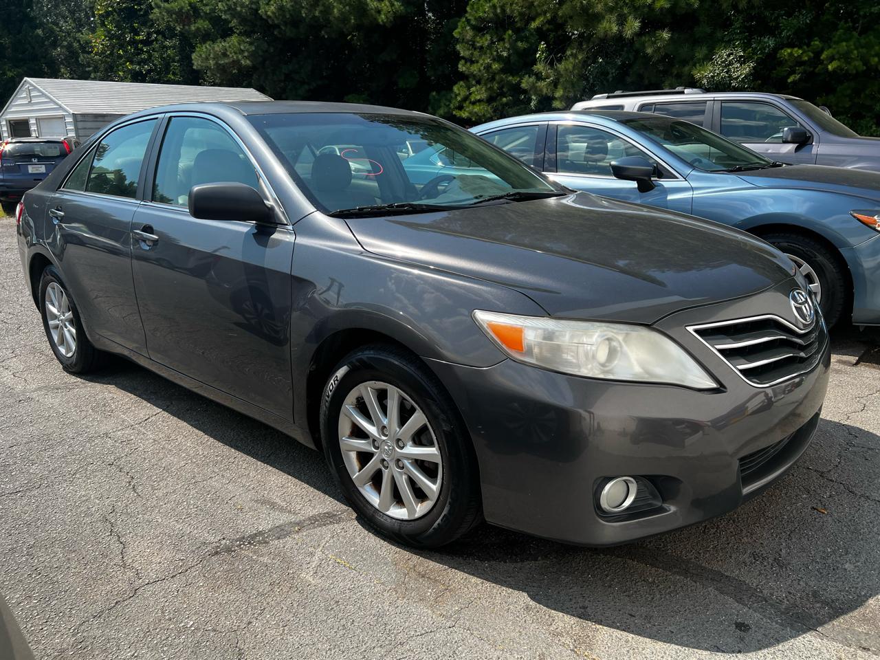 Toyota Camry XLE V6 6-Spd AT 2011