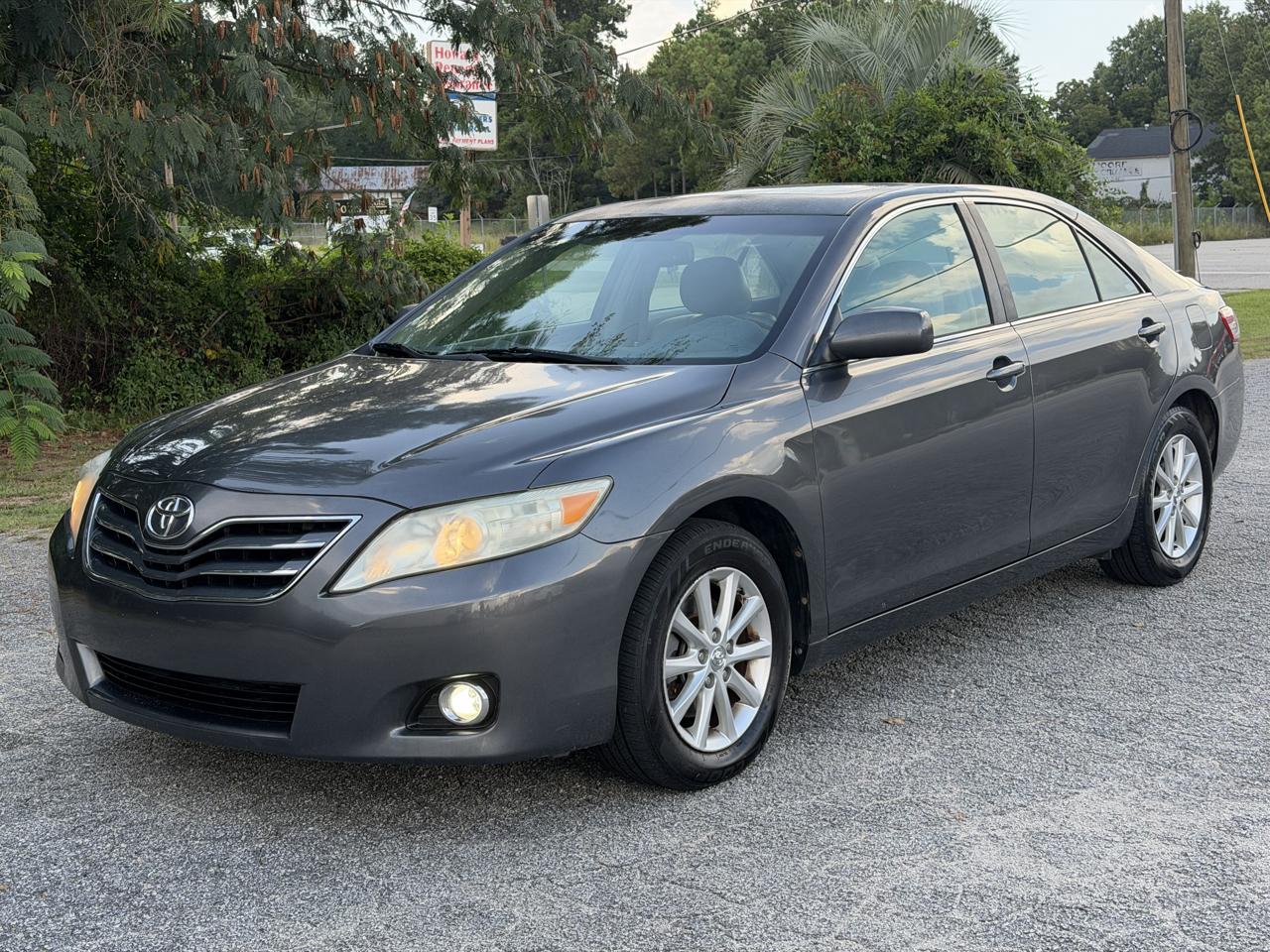 Toyota Camry XLE V6 6-Spd AT 2011