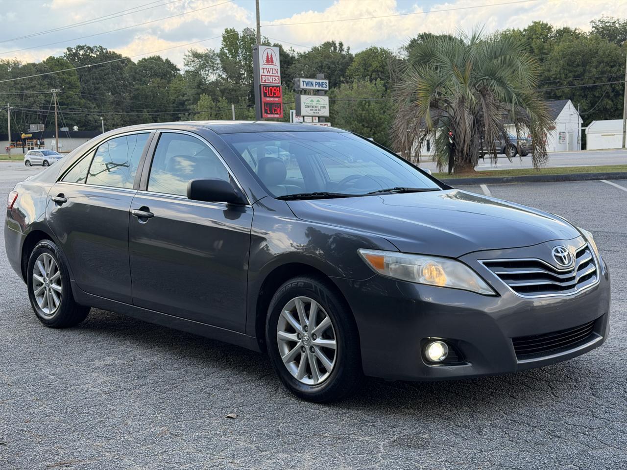 Toyota Camry XLE V6 6-Spd AT 2011